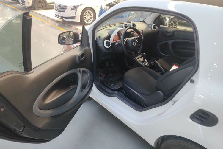 Used smart fortwo 2018 1.0L 52kW Hardtop Dynamic Version China V Interior 3