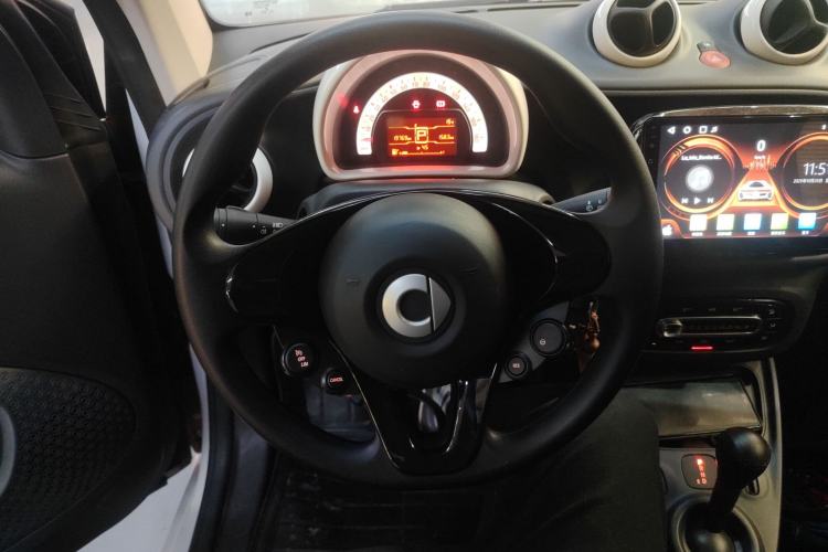 Used smart fortwo 2018 1.0L 52kW Hardtop Dynamic Version China V Steering Wheel