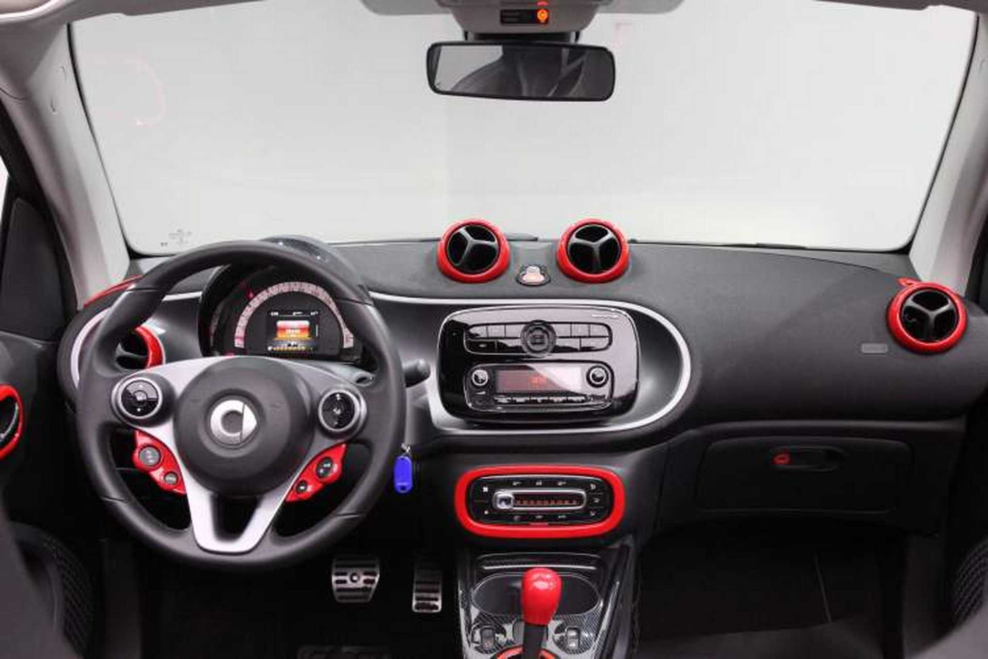 Used smart fortwo 2018 1.0L 52kW Convertible Passion Edition China V Standard Audio And AC Panel