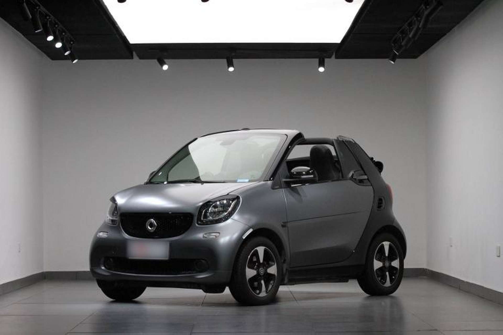 Used smart fortwo 2018 1.0L 52kW Convertible Passion Edition China V Standard Front Left 45 Deg