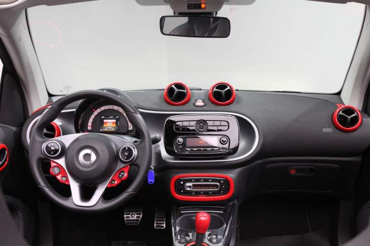Used smart fortwo 2018 1.0L 52kW Convertible Passion Edition China V Standard Interior 8