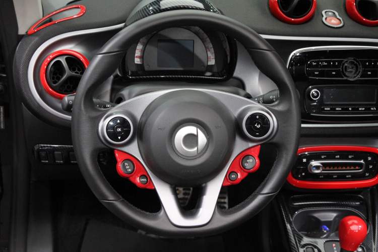 Used smart fortwo 2018 1.0L 52kW Convertible Passion Edition China V Standard Steering Wheel