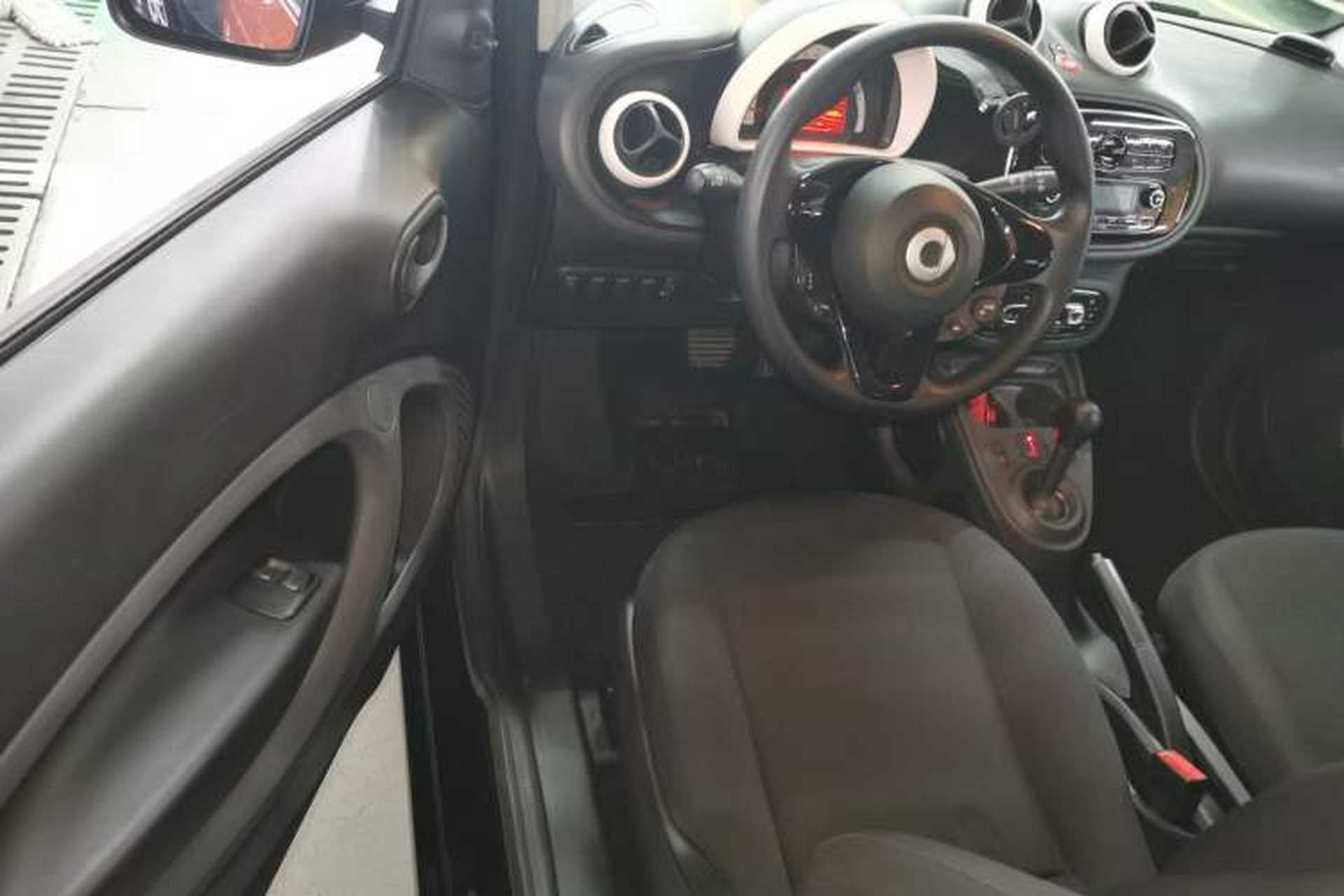 Used smart fortwo 2015 1.0L 52 kW hardtop Dynamic version Driver Seat