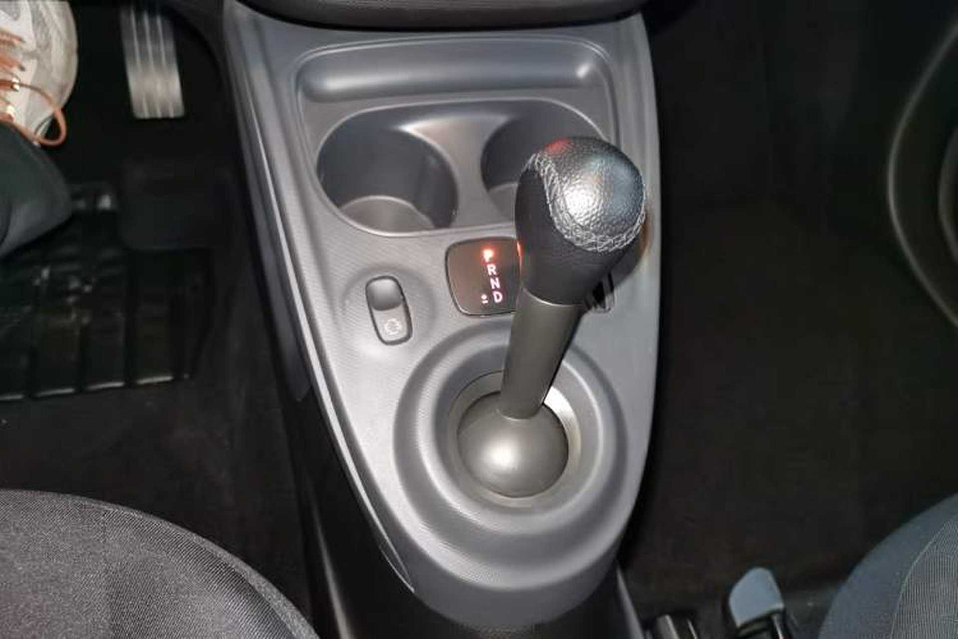 Used smart fortwo 2015 1.0L 52 kW hardtop Dynamic version Gear Lever