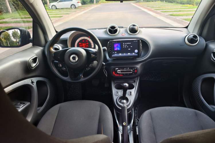 Used smart fortwo 2018 1.0L 52kW Hardtop Dynamic Version China V Interior 4