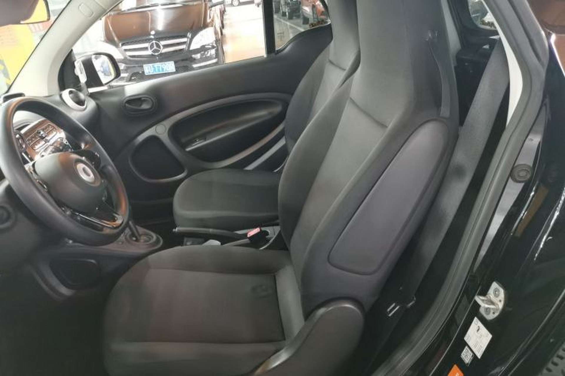 Used smart fortwo 2015 1.0L 52 kW hardtop Dynamic version Left Rear Seat
