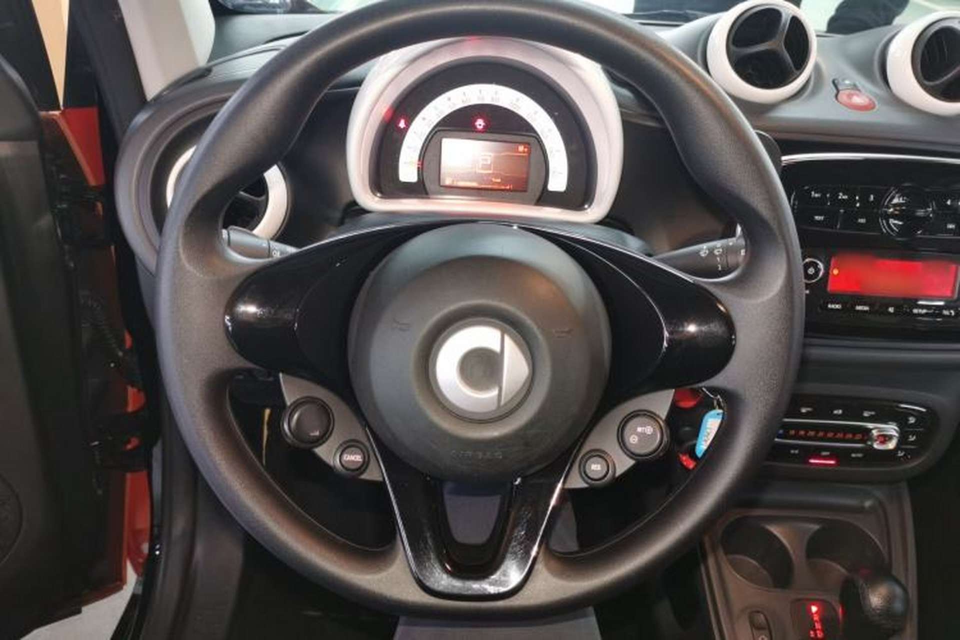 Used smart fortwo 2015 1.0L 52 kW hardtop Dynamic version Steering Wheel