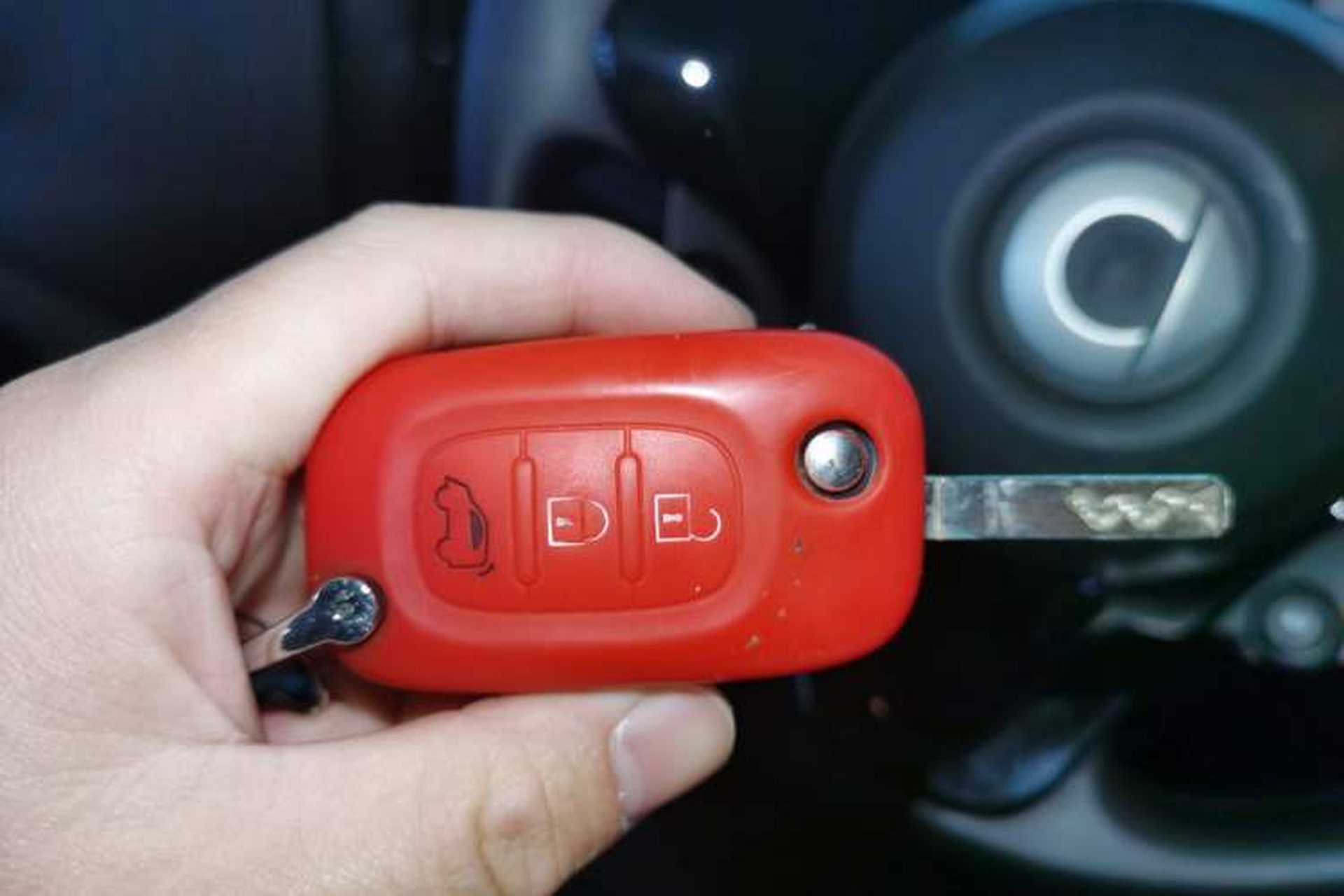 Used smart fortwo 2015 1.0L 52 kW hardtop Dynamic version Vehicle Key