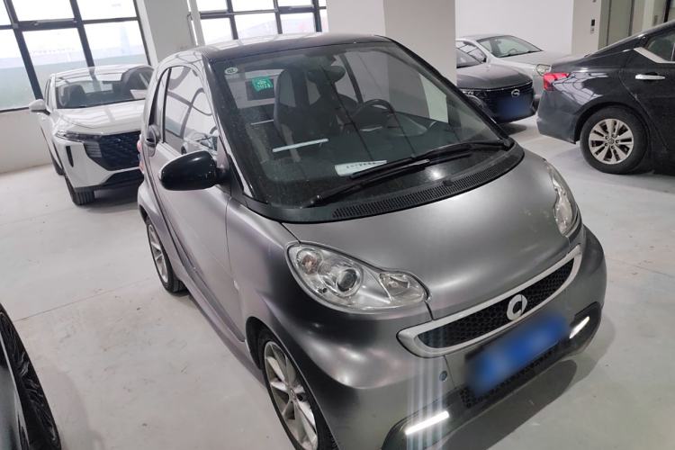 Used smart fortwo 2012 1.0 MHD Hardtop Passion Edition Front Right 45 Deg