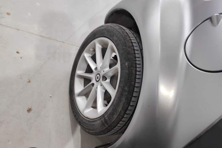 Used smart fortwo 2012 1.0 MHD Hardtop Passion Edition Right Rear Wheel Hub
