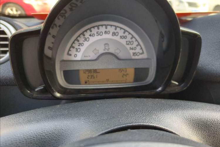 Used smart fortwo 2012 1.0 MHD Hardtop Standard Edition Odometer Close Up