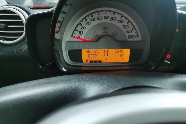 Used smart fortwo 2012 1.0 MHD Hardtop Passion Edition Odometer Close Up