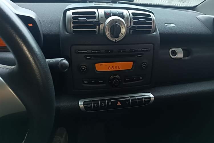 Used smart fortwo 2009 1.0 MHD Hardtop Style Edition Audio And AC Panel