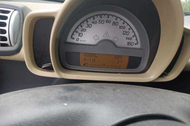 Used smart fortwo 2009 1.0 MHD Hardtop Standard Edition Odometer Close Up
