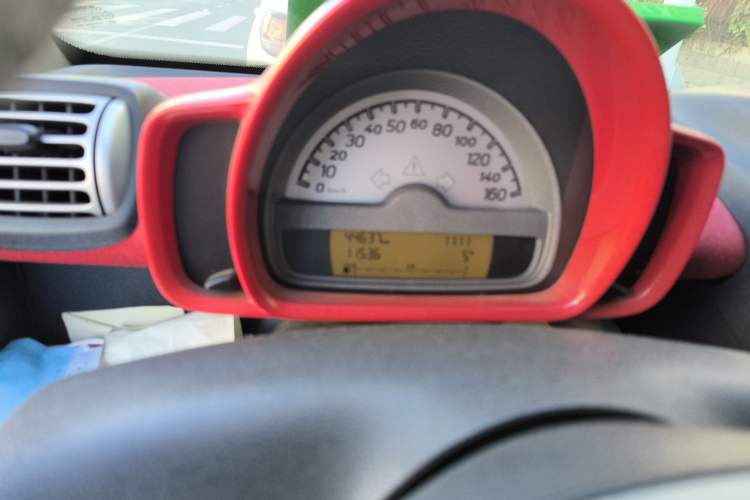 Used smart fortwo 2009 1.0 MHD Hardtop Standard Edition Odometer Close Up