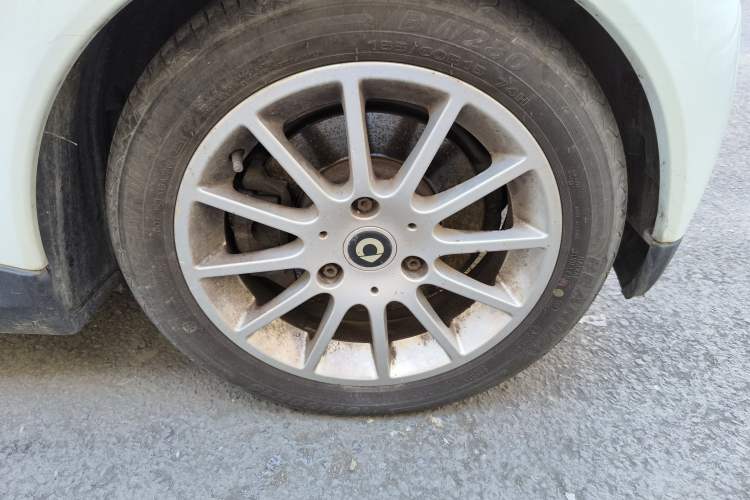 Used smart fortwo 2009 1.0 MHD Hardtop Standard Edition Right Front Wheel Hub