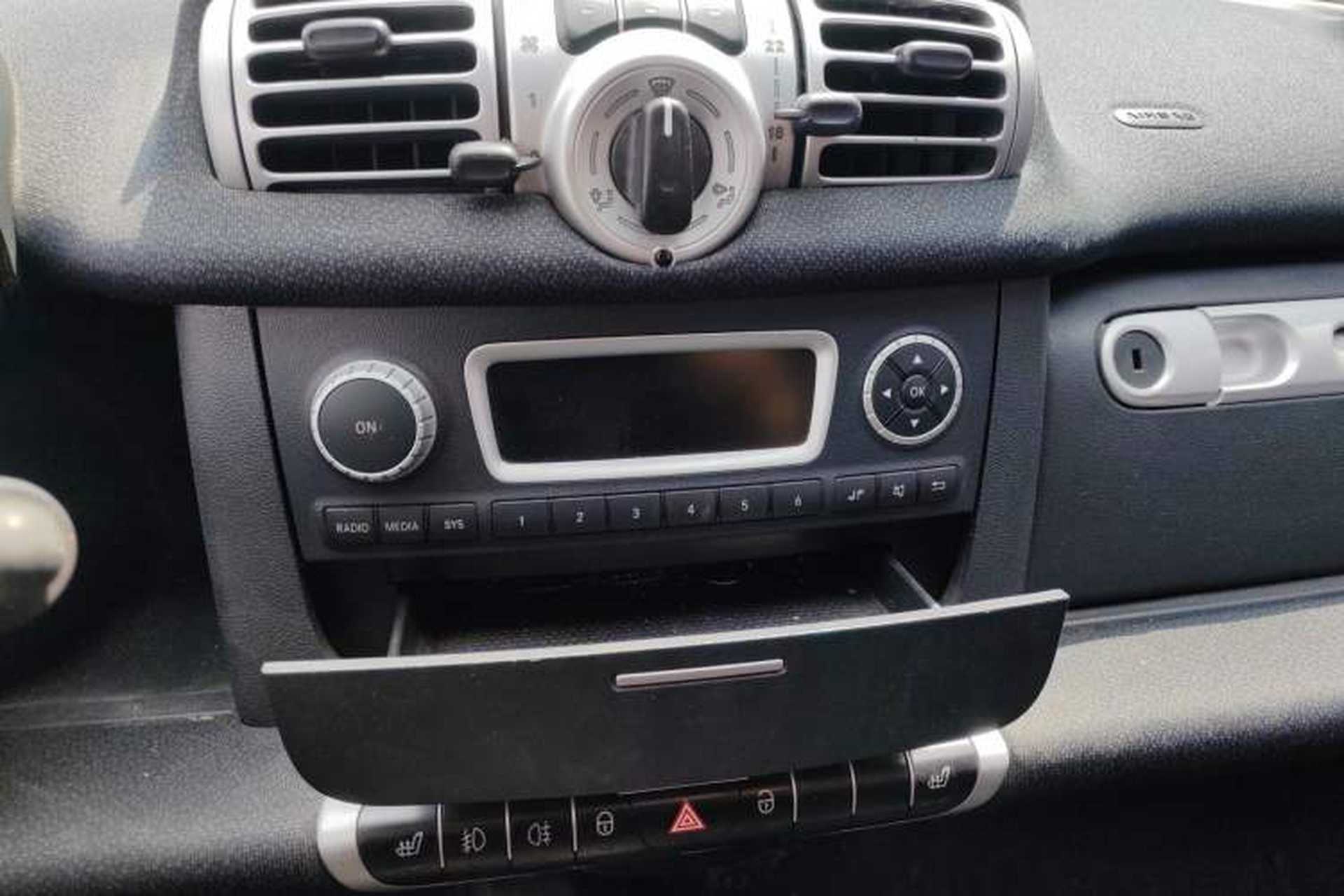 Used smart fortwo 2011 1.0T Year of the Rabbit Special Edition Audio And AC Panel