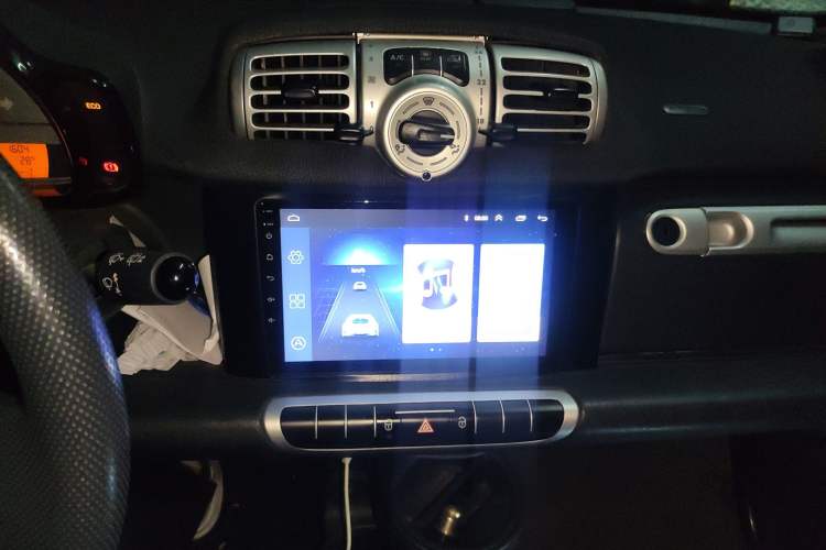Used smart fortwo 2011 1.0 MHD Hardtop Standard Edition Audio And AC Panel