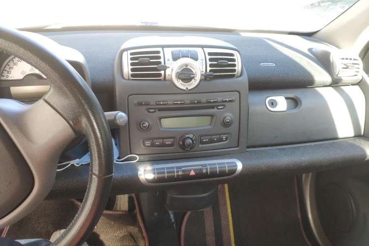 Used smart fortwo 2011 1.0T Convertible Passion Edition Audio And AC Panel