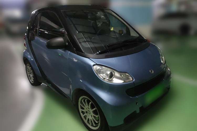 Used smart fortwo 2011 1.0 MHD Hardtop Standard Edition Front Right 45 Deg