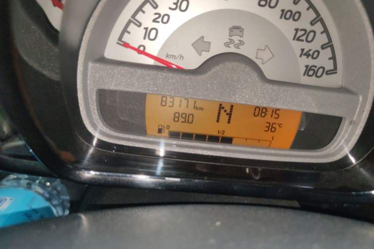 Used smart fortwo 2011 1.0T Hardtop Burning Orange Edition Odometer Close Up