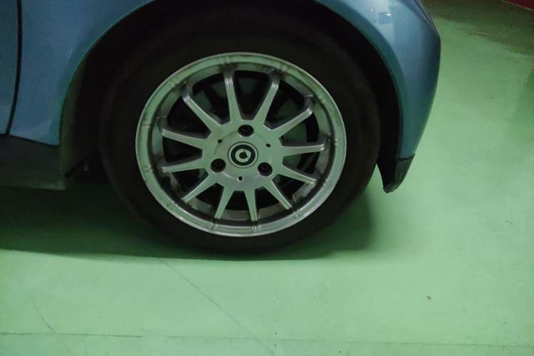 Used smart fortwo 2011 1.0 MHD Hardtop Standard Edition Right Front Wheel Hub