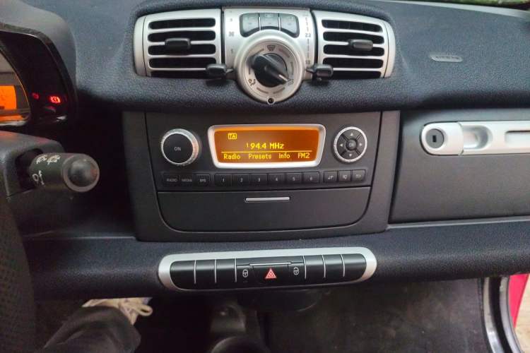 Used smart fortwo  Audio And AC Panel