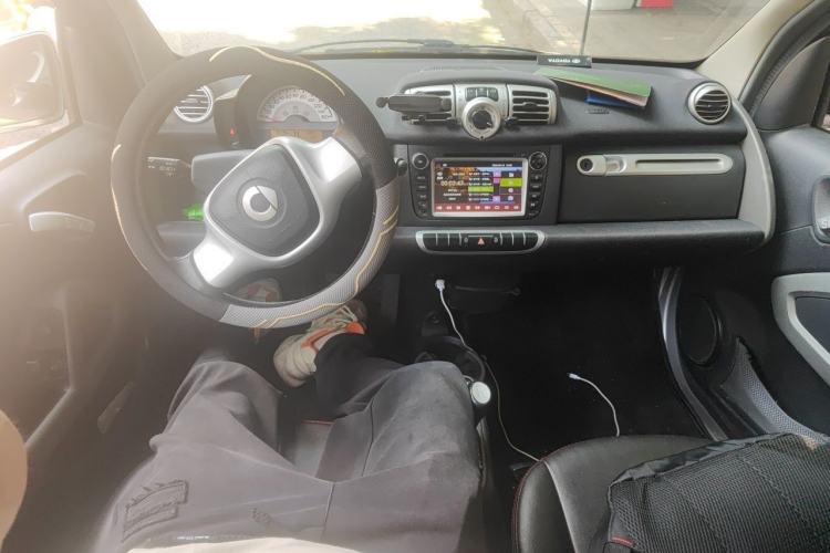 Used smart fortwo 2011 1.0 MHD Hardtop Passion Edition Center Console