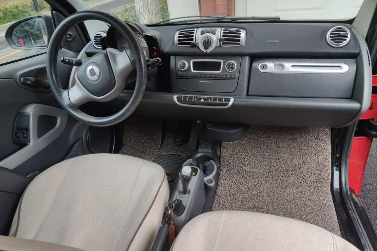 Used smart fortwo 2011 1.0 MHD Hardtop Standard Edition Center Console