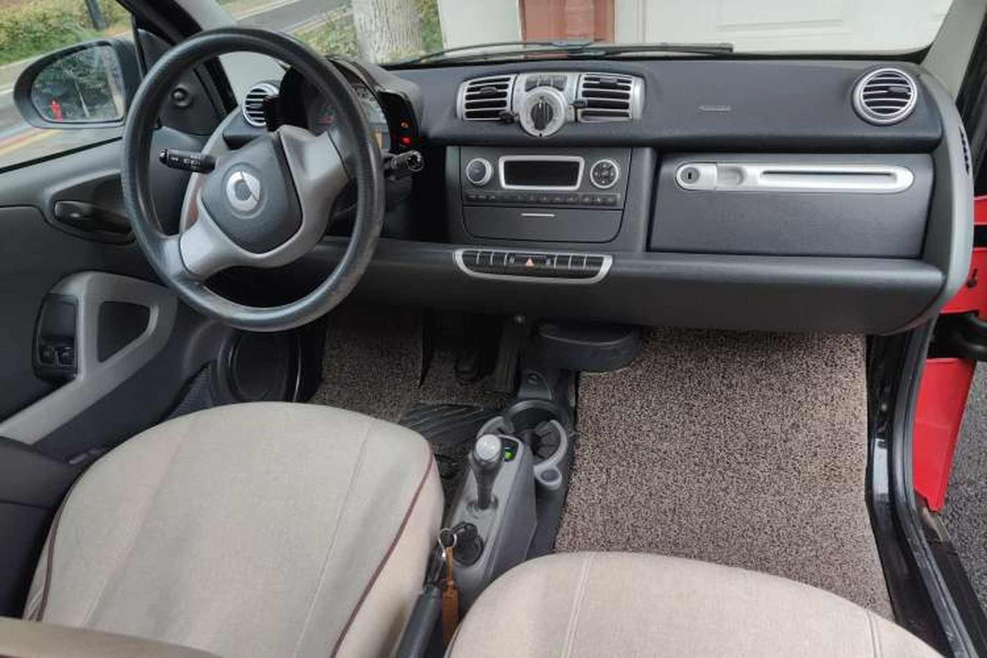 Used smart fortwo 2011 1.0 MHD Hardtop Standard Edition Center Console