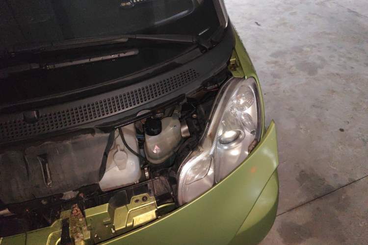 Used smart fortwo 2011 1.0 MHD Hardtop Passion Edition Engine Bay Left