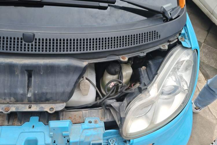 Used smart fortwo 2011 1.0T Hardtop Passion Edition Engine Bay Left