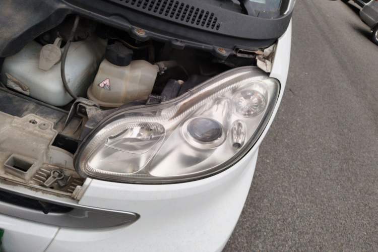 Used smart fortwo 2011 1.0 MHD Hardtop Passion Edition Engine Bay Left