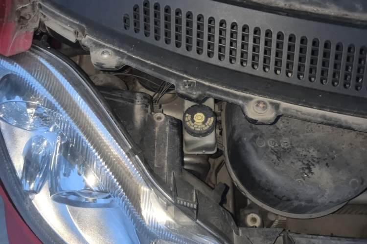 Used smart fortwo 2011 1.0 MHD Hardtop Passion Edition Engine Bay Right