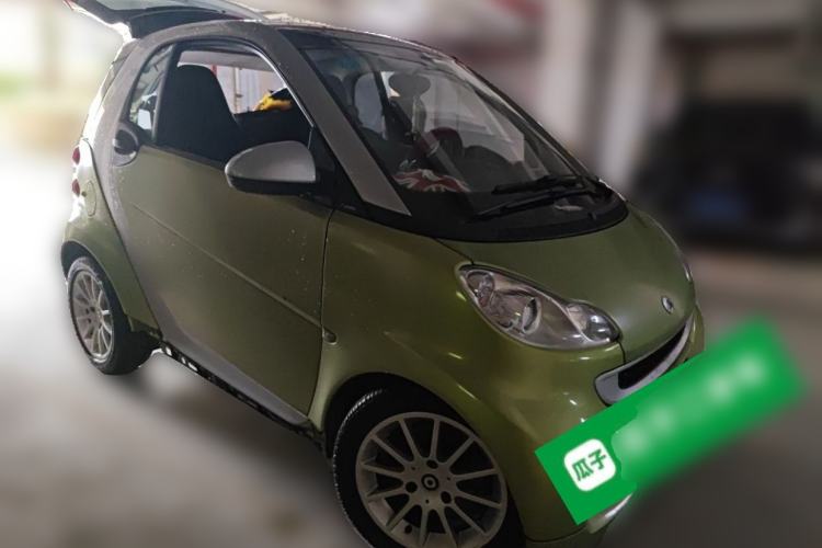 Used smart fortwo 2011 1.0 MHD Hardtop Passion Edition Front Right 45 Deg