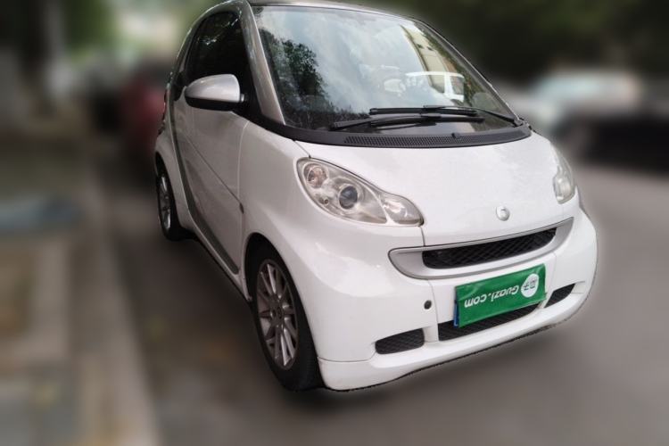 Used smart fortwo 2011 1.0 MHD Hardtop Passion Edition Front Right 45 Deg