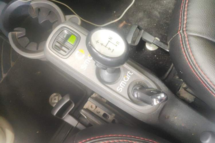 Used smart fortwo 2011 1.0 MHD Hardtop Passion Edition Gear Lever