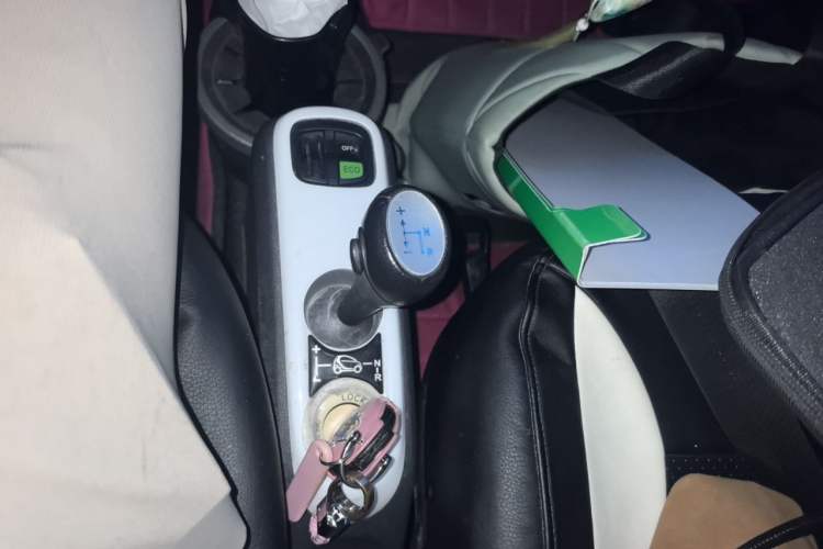 Used smart fortwo 2011 1.0 MHD Hardtop Passion Edition Gear Lever