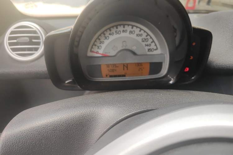 Used smart fortwo 2011 1.0 MHD Hardtop Passion Edition Odometer Close Up