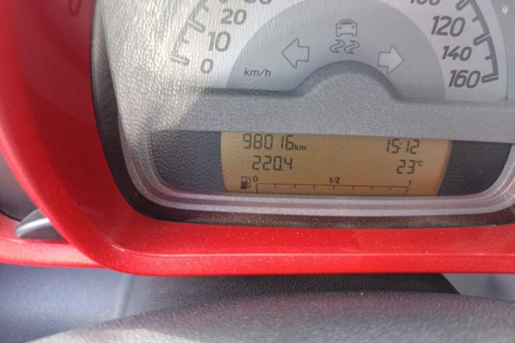Used smart fortwo 2011 1.0 MHD Hardtop Standard Edition Odometer Close Up