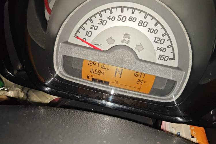 Used smart fortwo 2011 1.0 MHD Hardtop Passion Edition Odometer Close Up