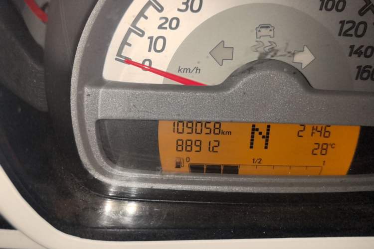 Used smart fortwo 2011 1.0 MHD Hardtop Passion Edition Odometer Close Up