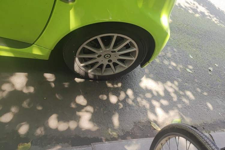 Used smart fortwo 2011 1.0 MHD Hardtop Passion Edition Right Front Wheel Hub