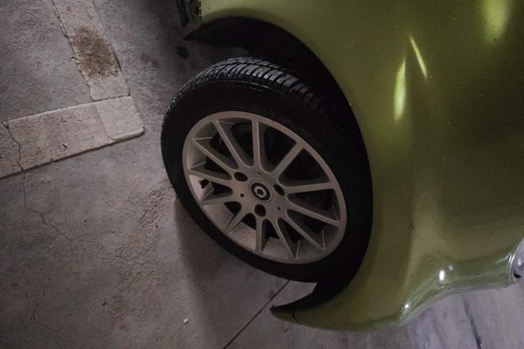 Used smart fortwo 2011 1.0 MHD Hardtop Passion Edition Right Front Wheel Hub