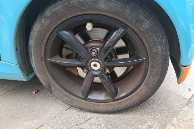 Used smart fortwo 2011 1.0T Hardtop Passion Edition Right Front Wheel Hub
