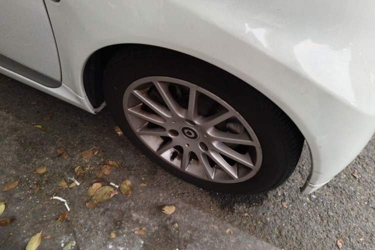 Used smart fortwo 2011 1.0 MHD Hardtop Passion Edition Right Front Wheel Hub