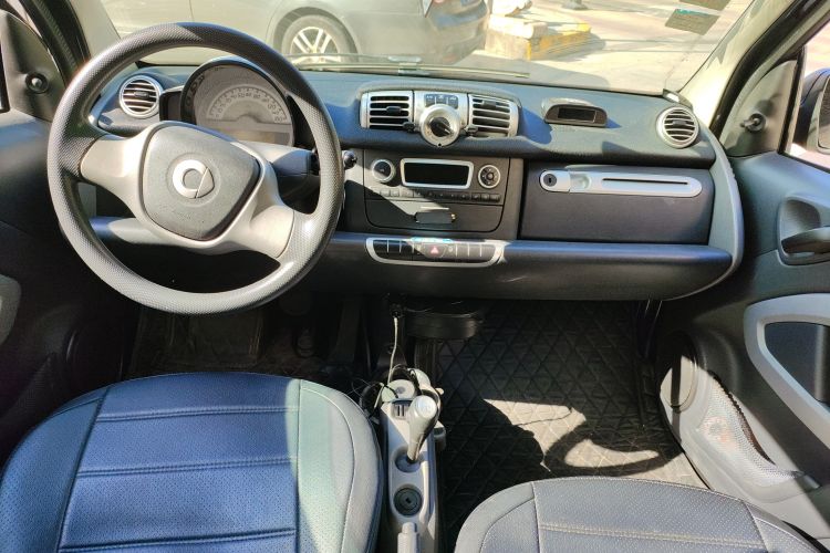 Used smart fortwo 2011 1.0 MHD Hardtop Standard Edition Center Console