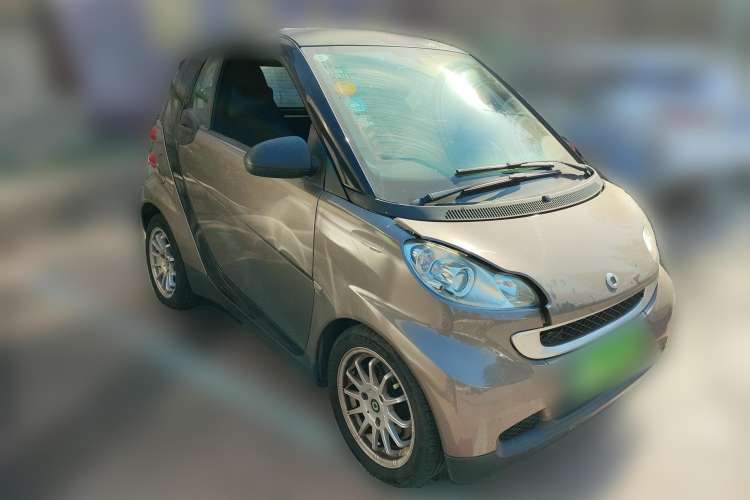 Used smart fortwo 2011 1.0 MHD Hardtop Standard Edition Front Right 45 Deg