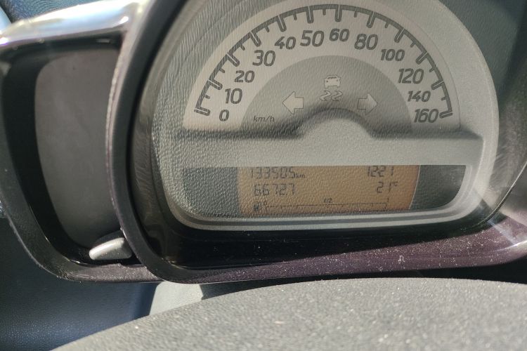 Used smart fortwo 2011 1.0 MHD Hardtop Standard Edition Odometer Close Up