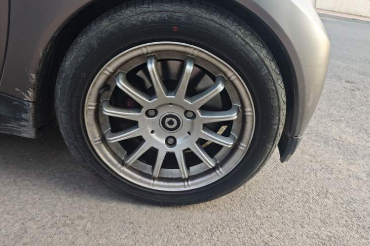 Used smart fortwo 2011 1.0 MHD Kobe Special Edition Right Front Wheel Hub